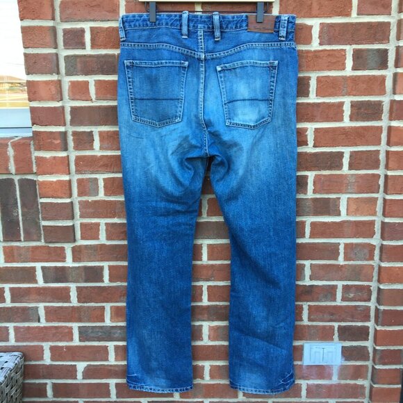 Tommy Bahama Jeans Mens 36x32 Standard Fit Fade Whiskering - Picture 2 of 15